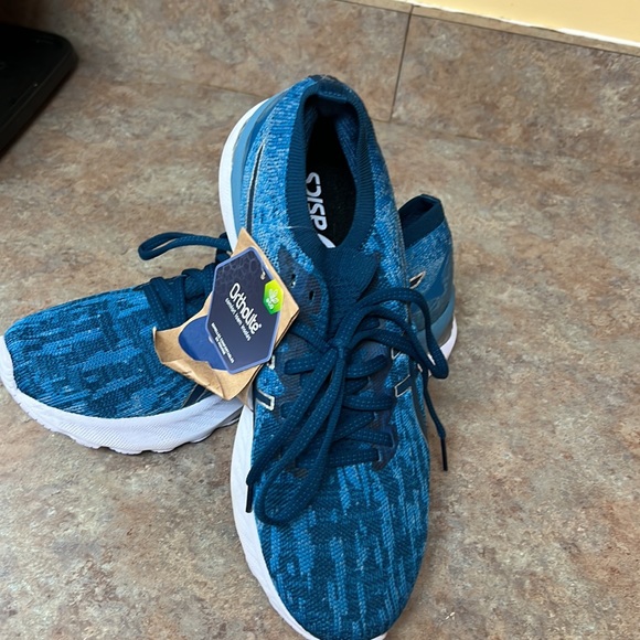 EASICS - Picture 9 of 9